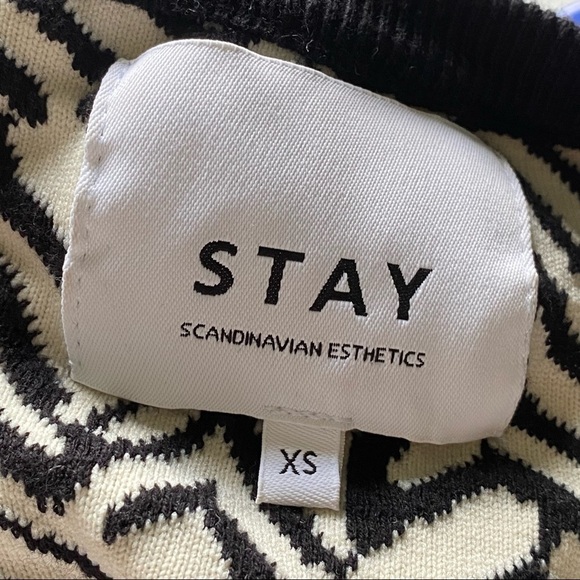 STAY Scandinavian Esthetics B&W Chevron Sweater XS - Picture 7 of 8